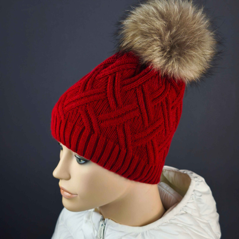 Pletená dámska čiapka s brmbolcom z pravej kožušiny , mýval