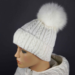 Pletená dámska čiapka s brmbolcom z pravej kožušiny , polárna líška